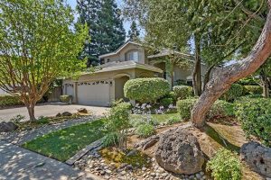 18 Ramblewood Way photo